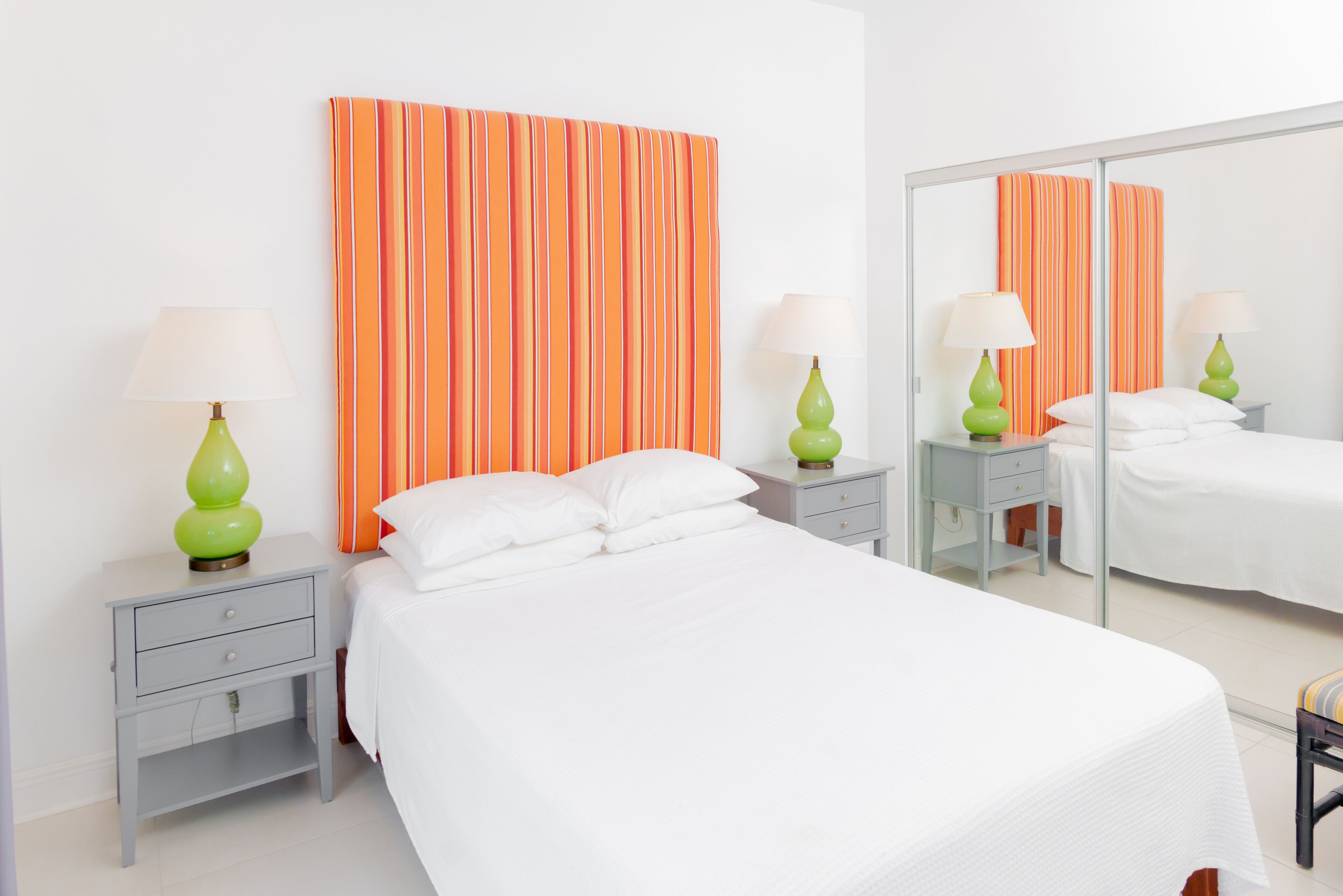 Caixa forta a l'habitació, decoració individual i mobiliari individual 