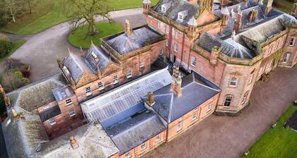 Spacious 2 Bedroom Apartment in Netherby Hall