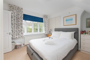 House - Cottage With a Garden in Golders Green by Underthedoormat (London)