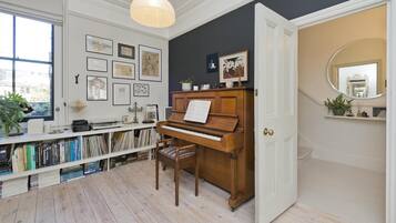 3 bedrooms, Internet