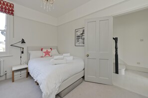 House - Interior Designed House With Garden in North West London by Underthedoormat (London)