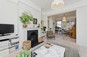 House - Interior Designed House With Garden in North West London by Underthedoormat (London)