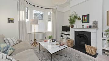 3 bedrooms, Internet