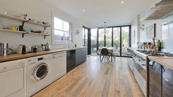 3 bedrooms, Internet