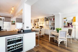 2 عدّة غرف نوم وخدمة الإنترنت