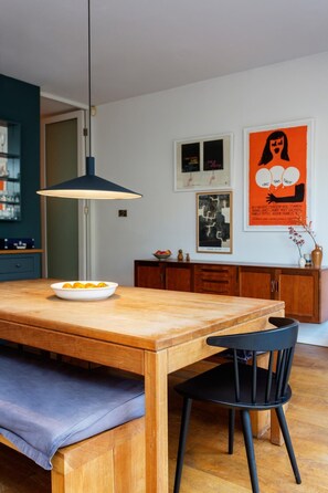 4 bedrooms, Internet - The Open Page in London (London)