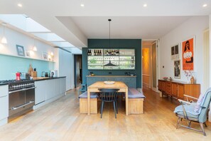 4 bedrooms, Internet - The Open Page in London (London)