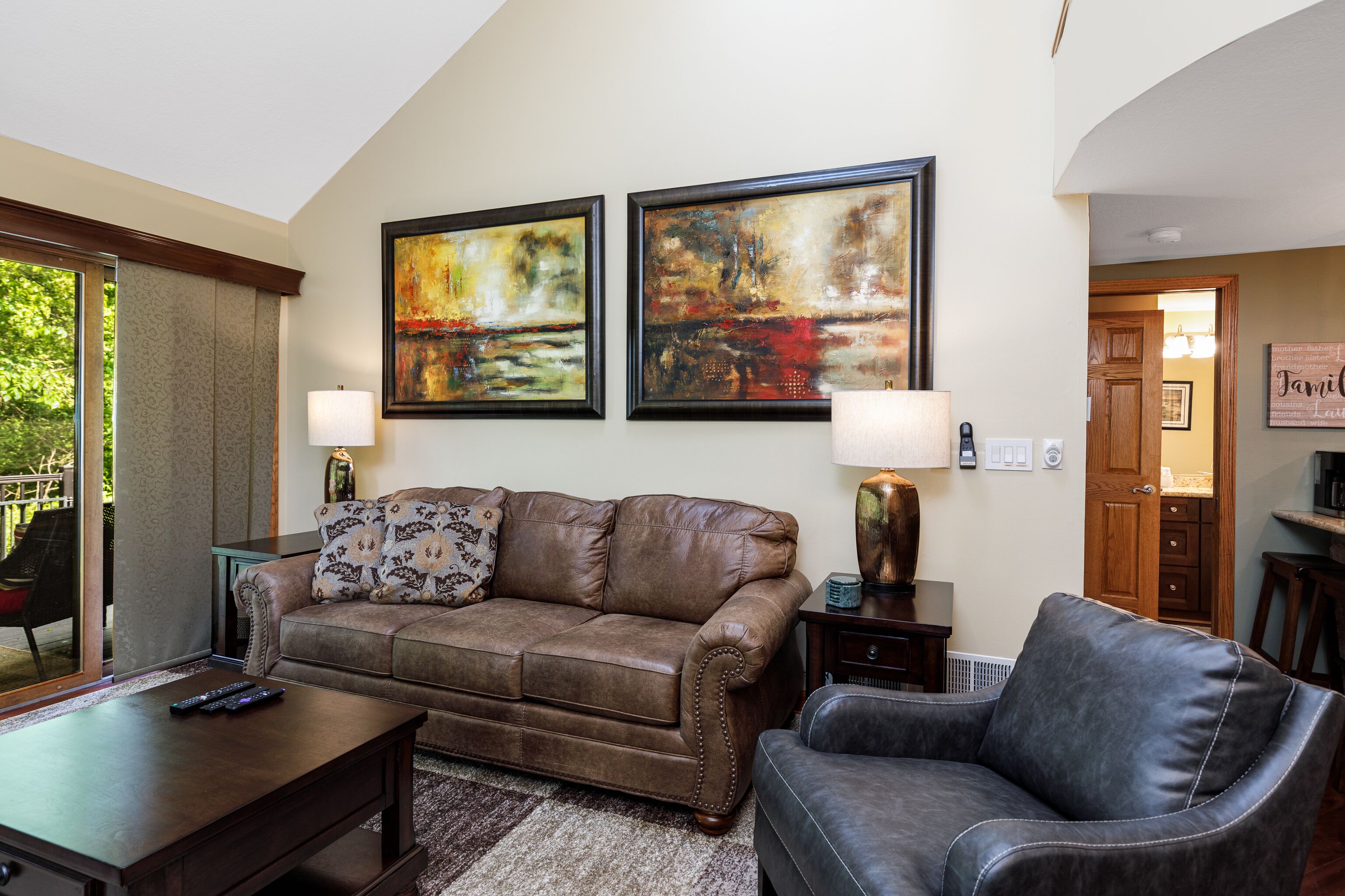 Smart-TV, Kamin, Tischtennisplatte, Stereoanlage