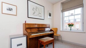 2 bedrooms, high-speed internet - Whitehouse Apartment (London)