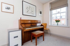 2 bedrooms, Internet - Whitehouse Apartment (London)