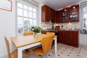 2 bedrooms, Internet - Whitehouse Apartment (London)