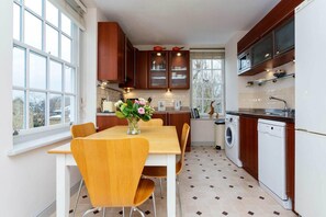 2 bedrooms, Internet - Whitehouse Apartment (London)