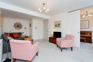 2 bedrooms, Internet - Whitehouse Apartment (London)