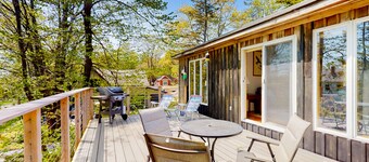 Enchanting dog-friendly ocean view home with kitchen, grill, balcony, TV, & deck