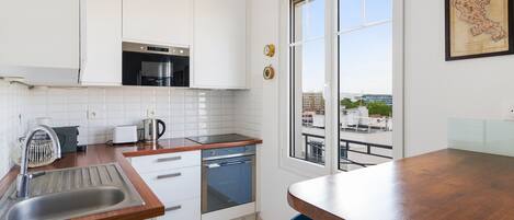 Réfrigérateur, micro-ondes, four, lave-vaisselle