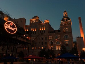 A historic building with arched windows and a prominent clock tower, illuminated at dusk. - Beautiful Craftmans 4BR 2 5BA Home Near Downtown (San Antonio)