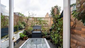 2 bedrooms, soundproofing