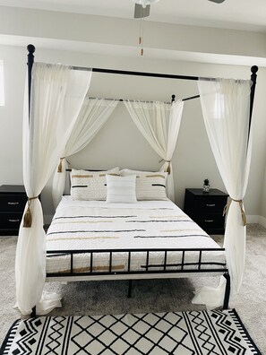 3 bedrooms, desk, iron/ironing board, free WiFi