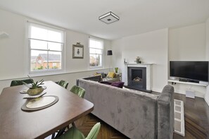 2 bedrooms, Internet - Jewel in the Town in London (London)
