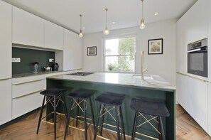 2 bedrooms, Internet - Jewel in the Town in London (London)