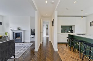 2 bedrooms, Internet - Jewel in the Town in London (London)