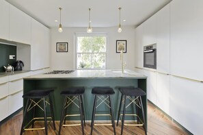 2 bedrooms, Internet - Jewel in the Town in London (London)