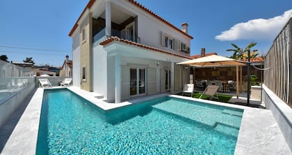 Hide&sea Aroeira Villa w/ Heated Pool at the Beach