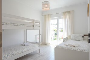 4 chambres, fer et planche à repasser, lit parapluie, Wi-Fi gratuit