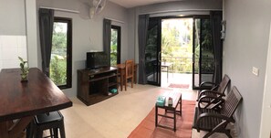 Standard House, 1 King Bed, Terrace | Living area