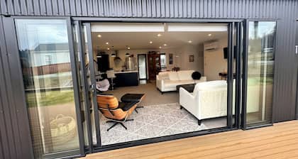 Relax With the Whole Family at This Peaceful Central Naseby Hideaway