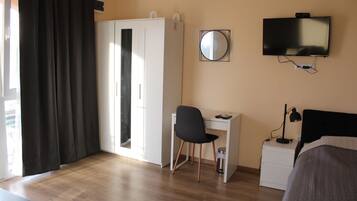 1 bedroom, desk, iron/ironing board, free WiFi