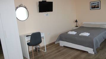 1 soverom, skrivebord, strykejern/-brett og wi-fi (inkludert)