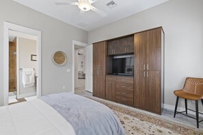4 habitaciones y tabla de planchar con plancha