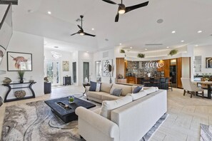 Smart TV, fireplace
