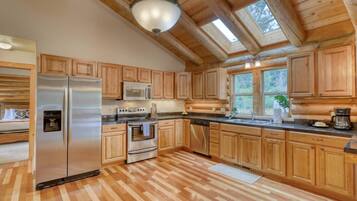 Refrigerador, microondas, lavavajillas y cafetera y tetera