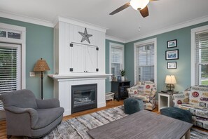 Televisión, chimenea y reproductor de DVD 