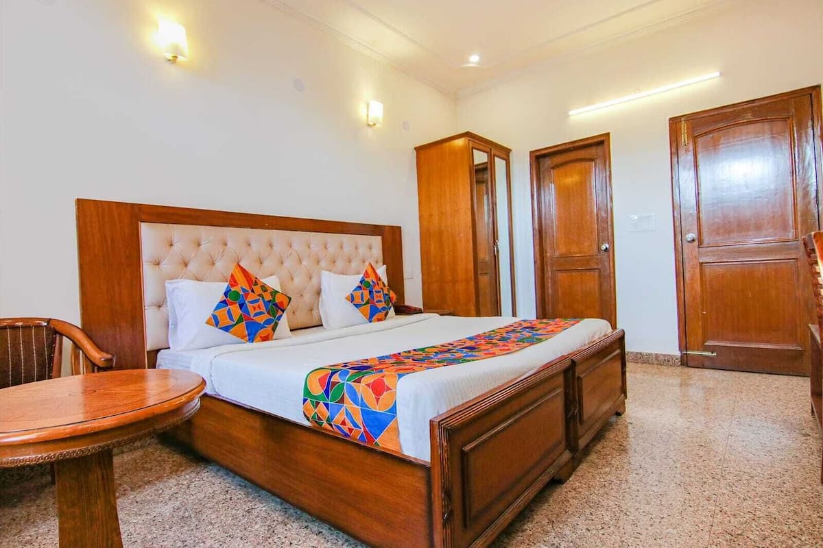 Deluxe Room, 1 Bedroom | Bathroom