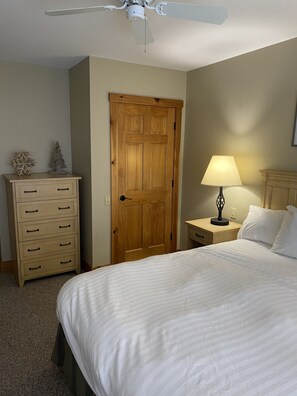 2 makuuhuonetta, silitysrauta/-lauta, Wi-Fi, vuodevaatteet