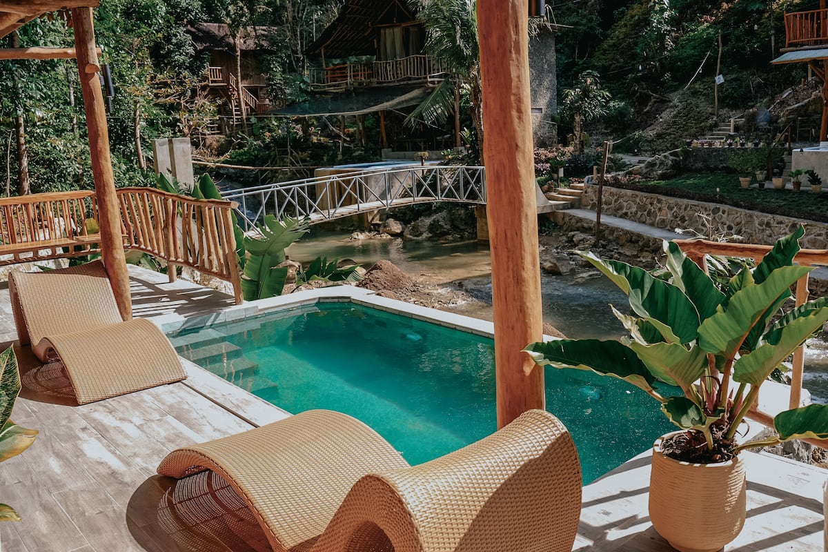 Luxury Cabin, 3 Bedrooms | 1 bedroom, bed sheets