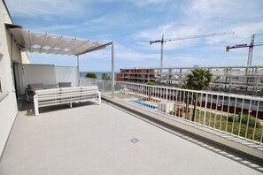 Property grounds - Beautiful and comfortable apartment in Denia, Costa Blanca, Spain with communal pool for 4 persons (Denia)