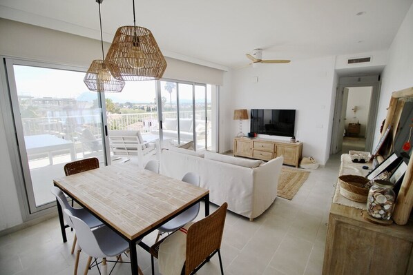 TV - Beautiful and comfortable apartment in Denia, Costa Blanca, Spain with communal pool for 4 persons (Denia)
