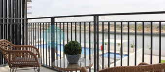 Cozy Canal View Apartment