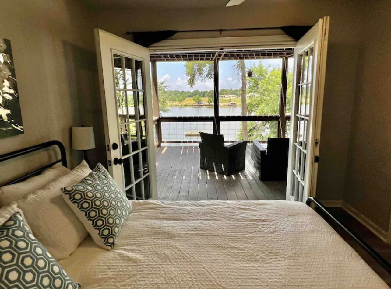 4 bedrooms, desk, iron/ironing board, free WiFi