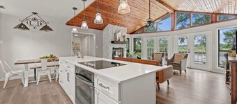 Lakefront House w/ Private Dock - Lake Palestine Marina - Bullard, TX