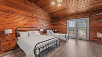 4 bedrooms, desk, iron/ironing board, free WiFi
