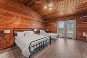 4 bedrooms, desk, iron/ironing board, free WiFi