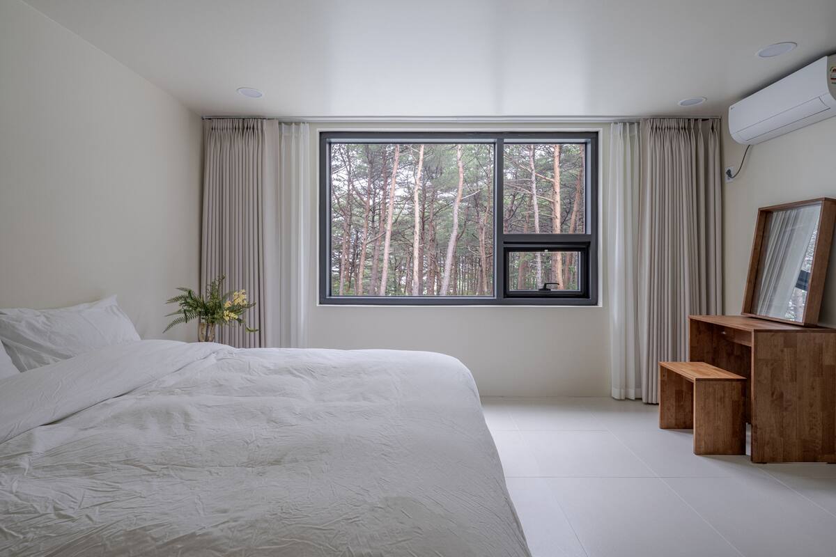 Family Duplex | Down comforters, WiFi (free)
