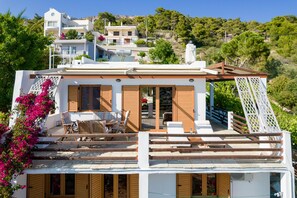 Front of property - MTC-Villa Beis (Markopoulo Mesogaias)