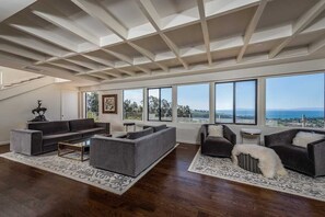 Smart TV, fireplace, DVD player, books