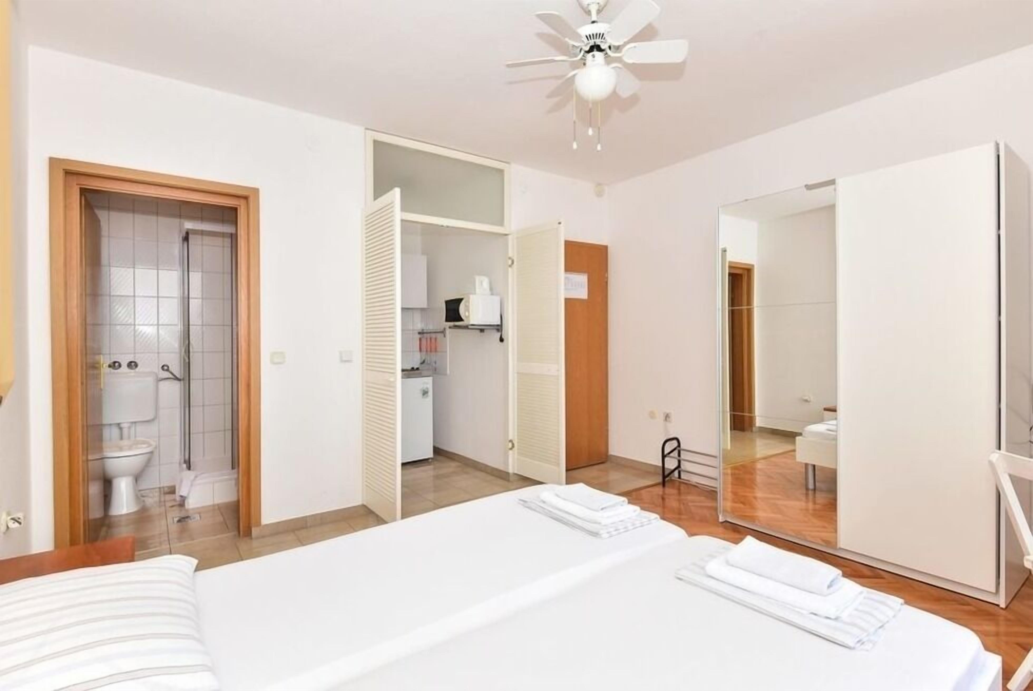 Vacation Apartment/apartment For 2 Guests With 20m² In Baška Voda (187548) - Baška Voda